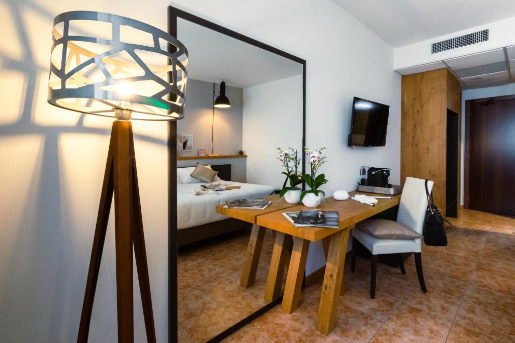 Postel nebo postele na pokoji v ubytování Ancora Sport Resort Hotel