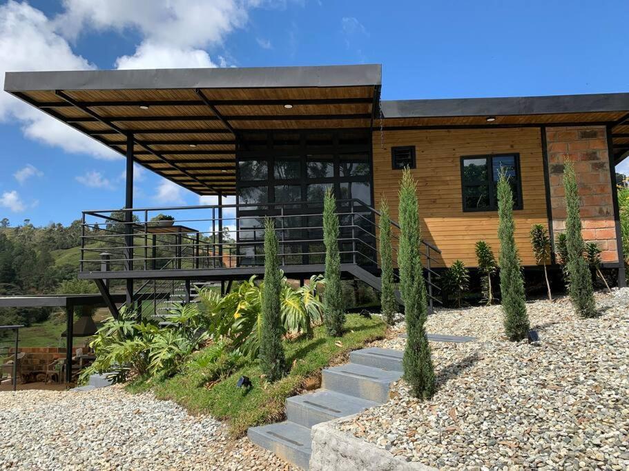 Nauza: Cabaña familiar: jacuzzi, wifi, fogata, bbq y naturaleza