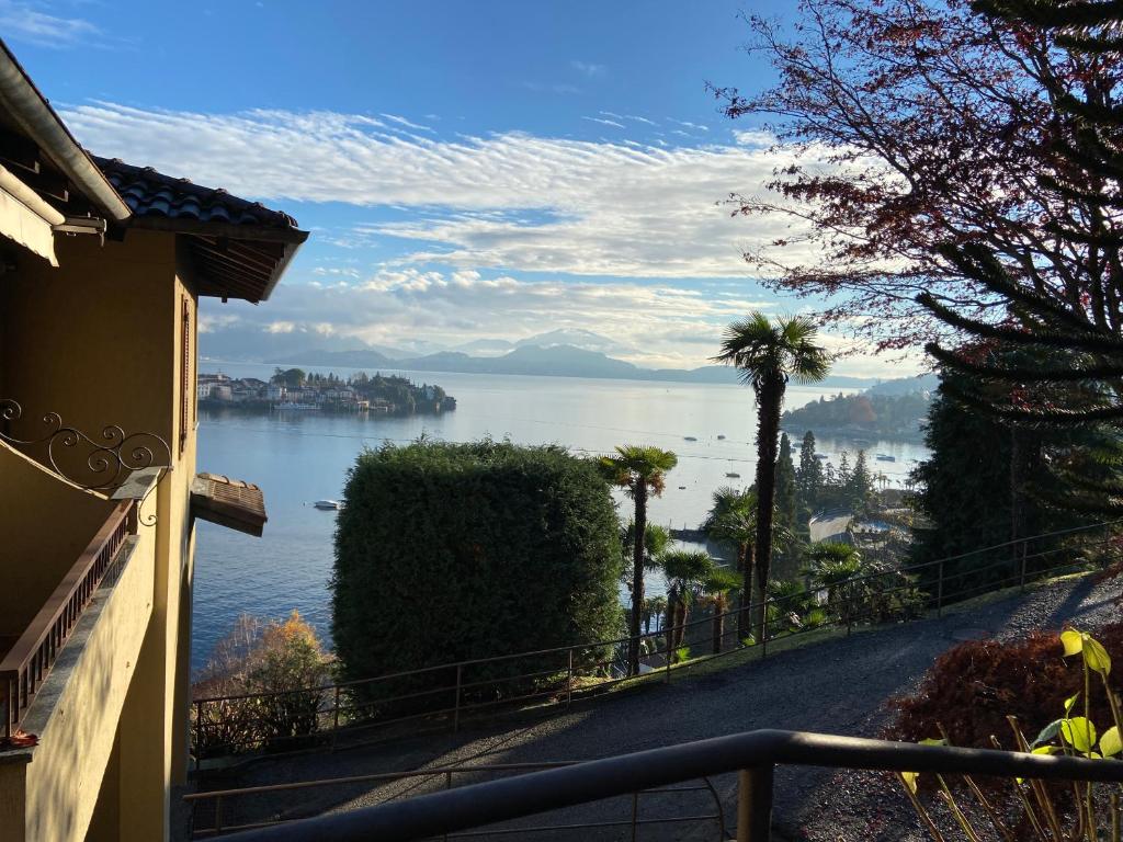 Appartamento vista Lago, giardino spiaggia a Stresa vista Isole Borromee e Golfo Borromeo - STRESAFLAT - Studio Con Il Lago View