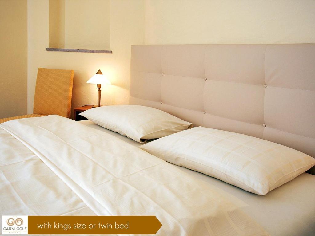 Una cama o camas en una habitación de Hotel Garni Golf