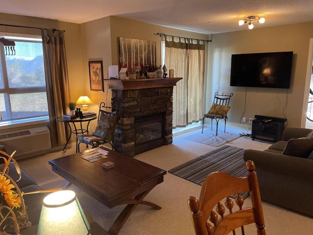 Condo in Radium Hot Springs, РейдиумХотСпрингс обновленные цены