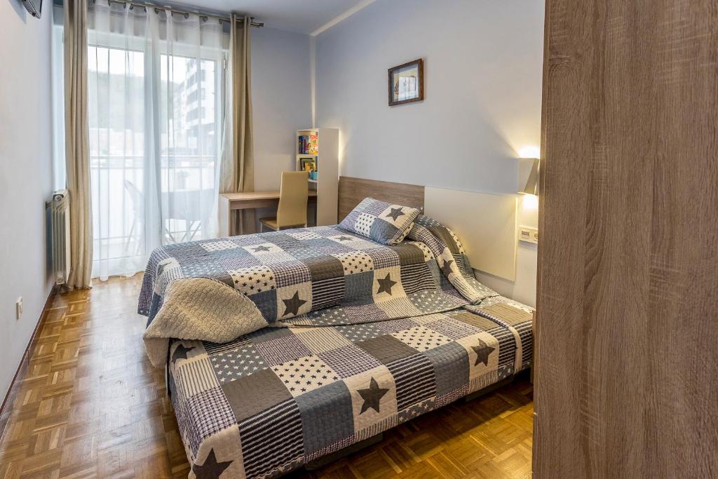 Posteľ alebo postele v izbe v ubytovaní Paseo Antzieta 31. 1E