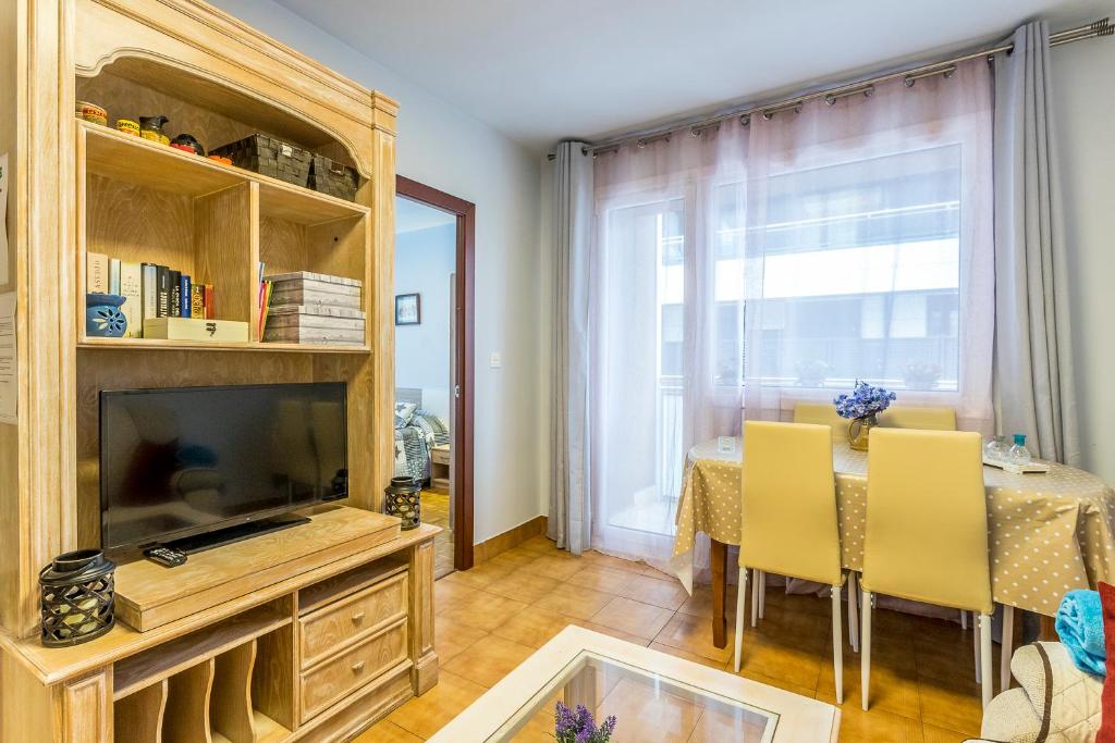 Televízia a/alebo spoločenská miestnosť v ubytovaní Paseo Antzieta 31. 1E