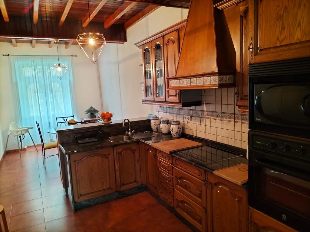 Kuchyňa alebo kuchynka v ubytovaní Casa das Mareas