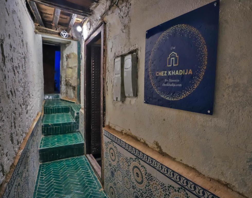 Certifikát, hodnocení, plakát nebo jiný dokument vystavený v ubytování Dar Chez Khadija