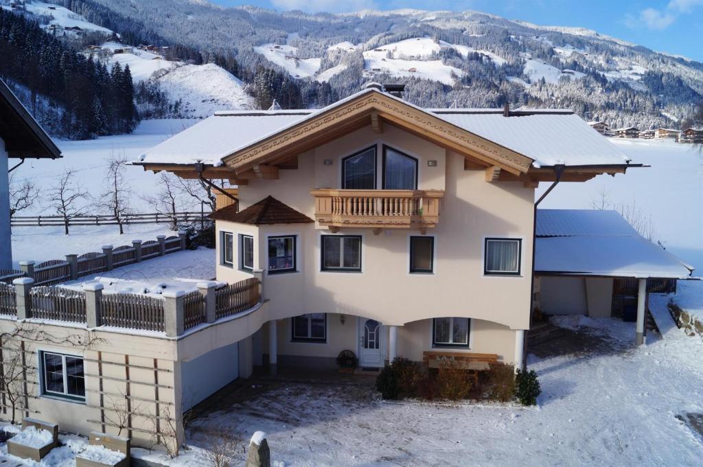 Nespecifikovaný výhled na hory nebo výhled na hory při pohledu z apartmánu