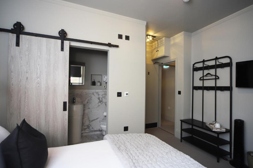 The SOLO No 1 Bank Chambers - Chambre De Luxe