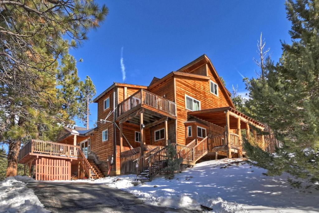 a large log home with decks in the snow at 050 - The Great Escape in Big Bear City