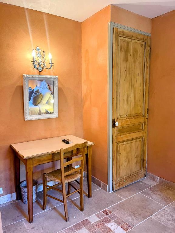 Fotografie z fotogalerie ubytování Hôtel Le Mas des Grès & Restaurant Sous les Platanes v destinaci Lagnes
