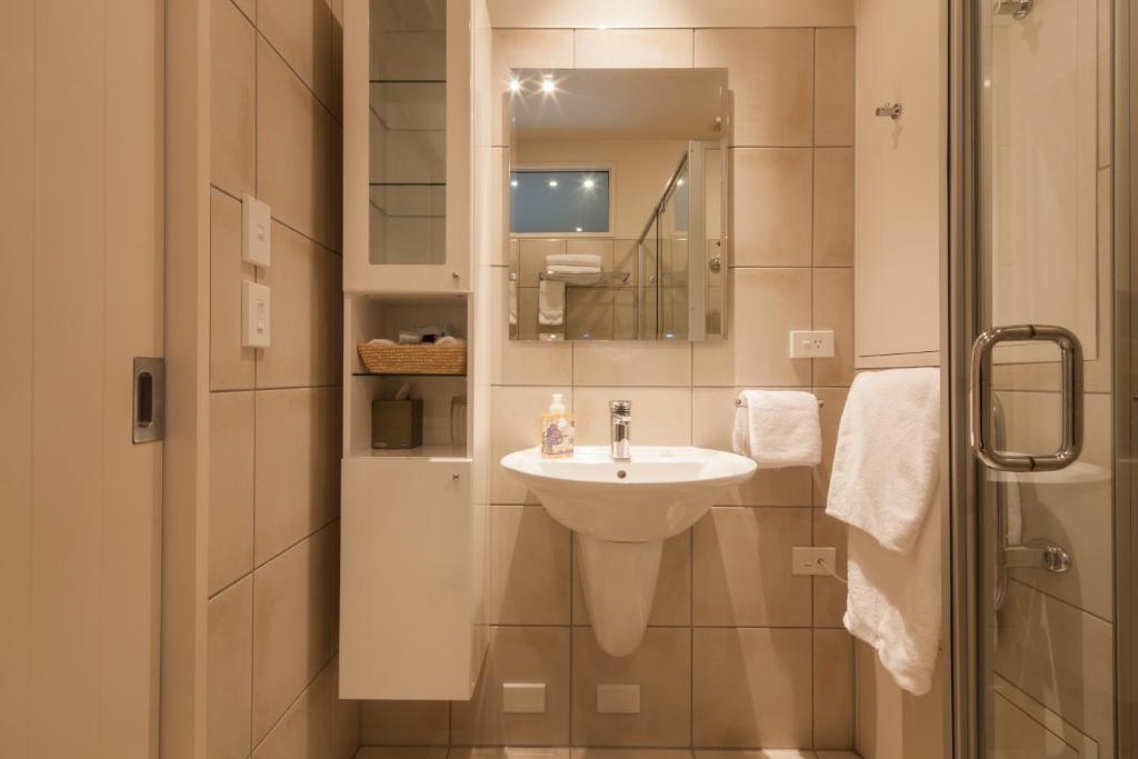 Koupelna v ubytování Matuka Lodge