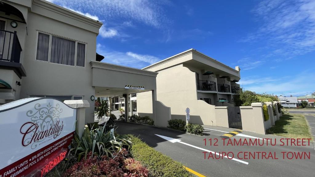 Chantillys Motor Lodge - Resim 9