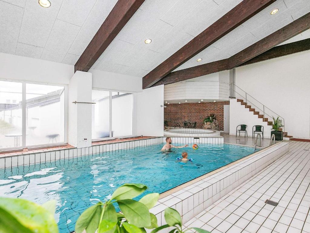 Bazén v ubytování Apartment Brovst XII nebo v jeho okolí