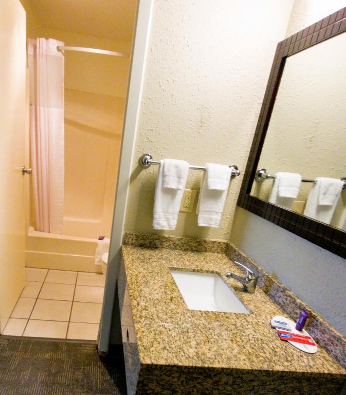 Queen City Inn - Quadruple Room - Disability Access