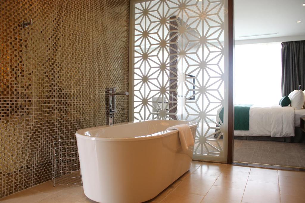 DIC Star Hotels & Resorts Vinh Phuc - Junior Suite