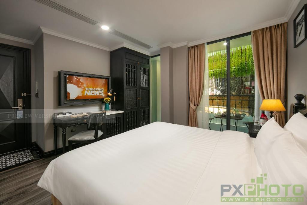 Hanoi Paradise Center Hotel & Spa - Signature Connecting Room Met Balkon