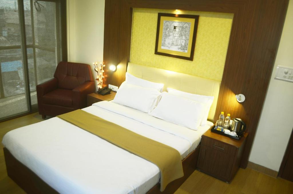 Postel nebo postele na pokoji v ubytování Hotel Arunachala