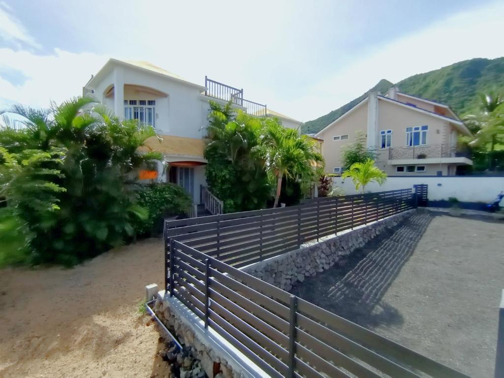 Nespecifikovaný výhled na hory nebo výhled na hory při pohledu z apartmánu