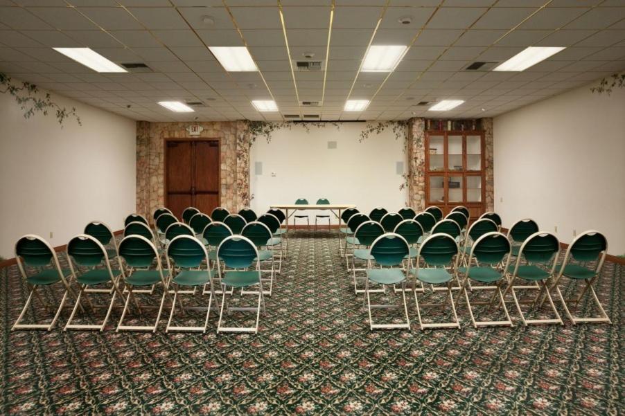 Konferenční prostory v ubytování Travelodge by Wyndham Lemoore Near Naval Air Station