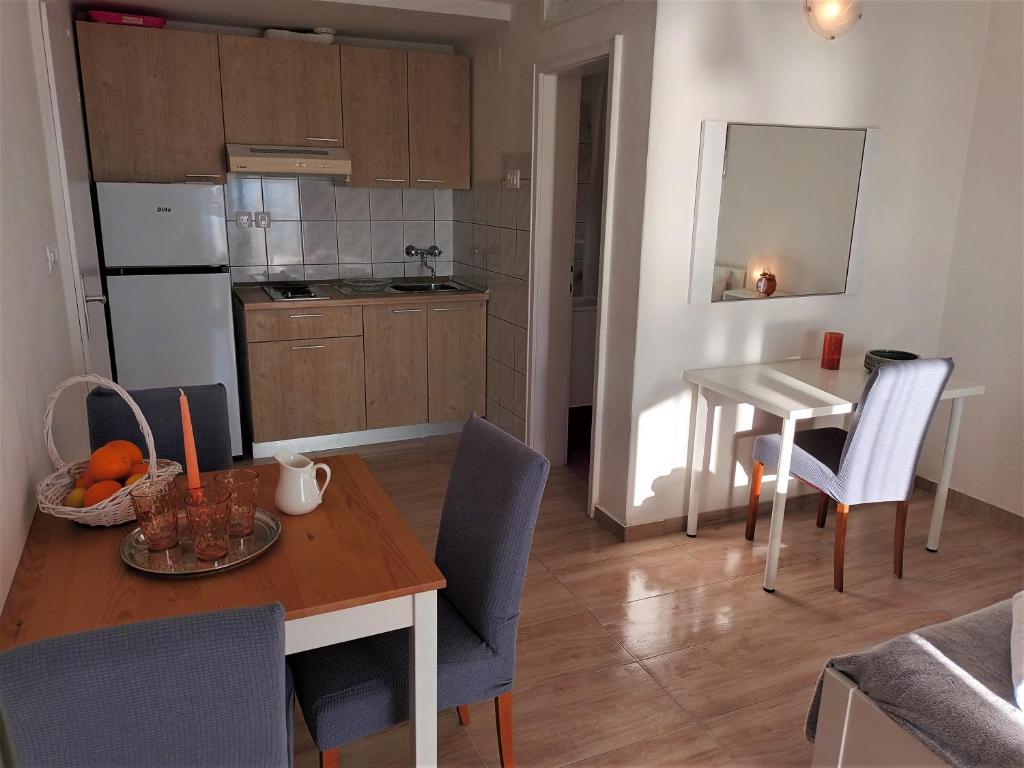 Kuchyňa alebo kuchynka v ubytovaní Studio apartman Ana