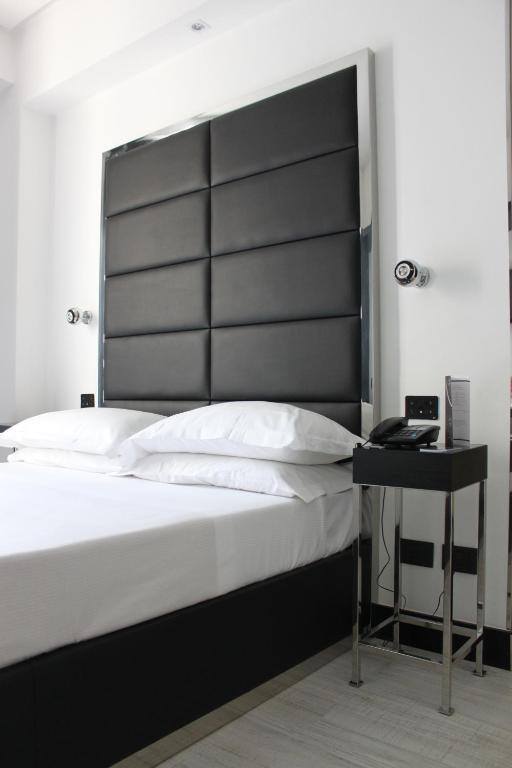 Postel nebo postele na pokoji v ubytování LHP Hotel Napoleon