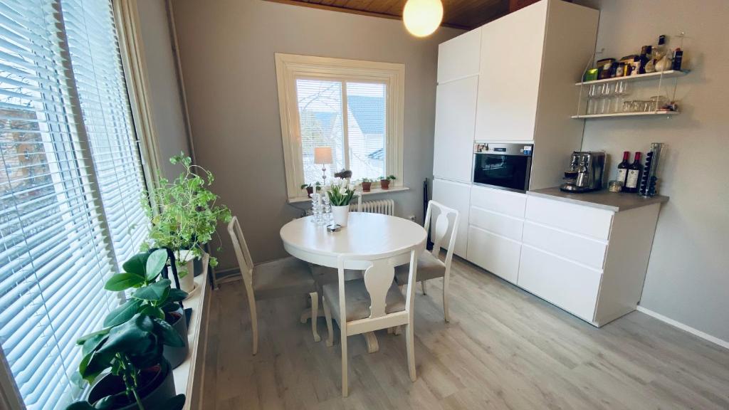 Kuchyň nebo kuchyňský kout v ubytování Sundsvall by M - Apartment