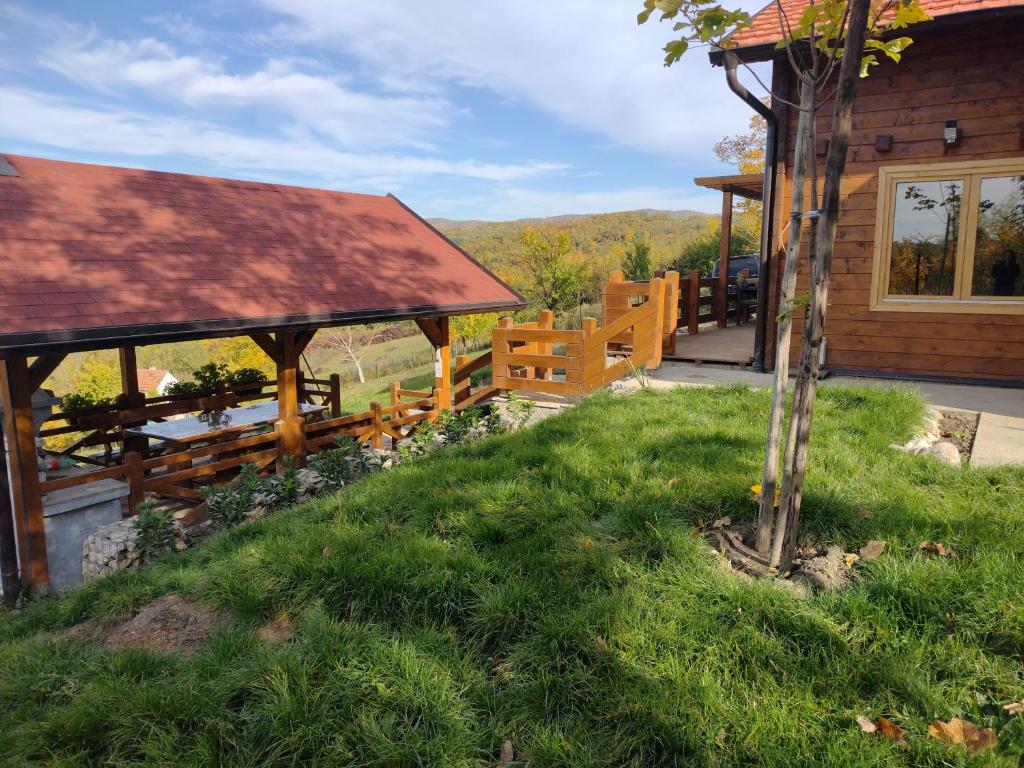 Κήπος έξω από το Brvnara Vrdnik