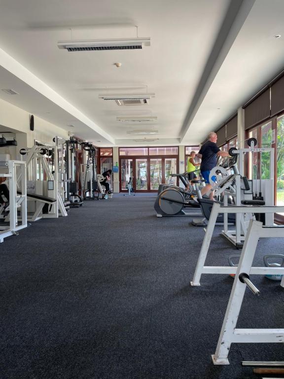 Fitness centrum a/nebo fitness zařízení v ubytování Eden Luxury Apartment P13 A2