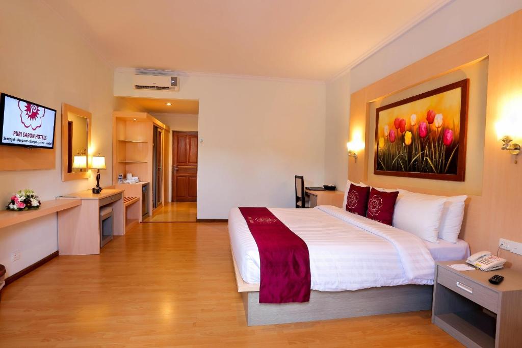 Postel nebo postele na pokoji v ubytování Puri Saron Hotel Seminyak