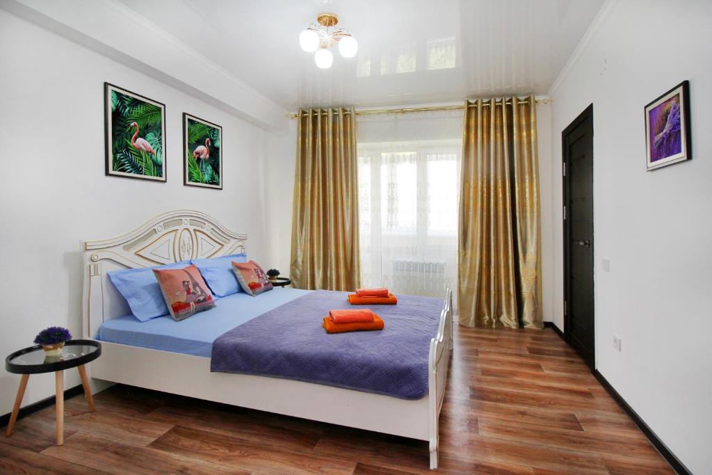Postel nebo postele na pokoji v ubytování ЖК Радужный берег апартаменты рядом с аэропортом РБ 294