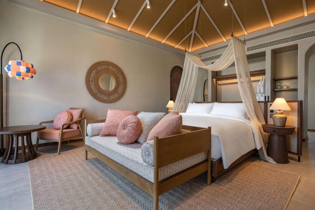 Giường trong phòng chung tại Radisson Resort Phan Thiet