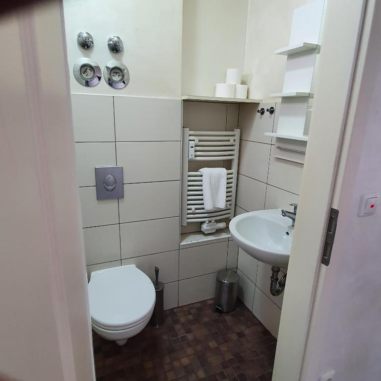 Pension Bad Soden / Apartment and Rooms - 带私人浴室的双人间