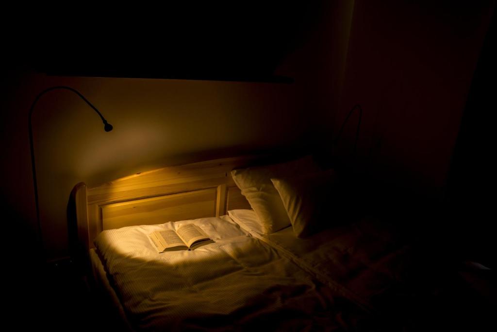 Postel nebo postele na pokoji v ubytování Akvárium Apartmanházak