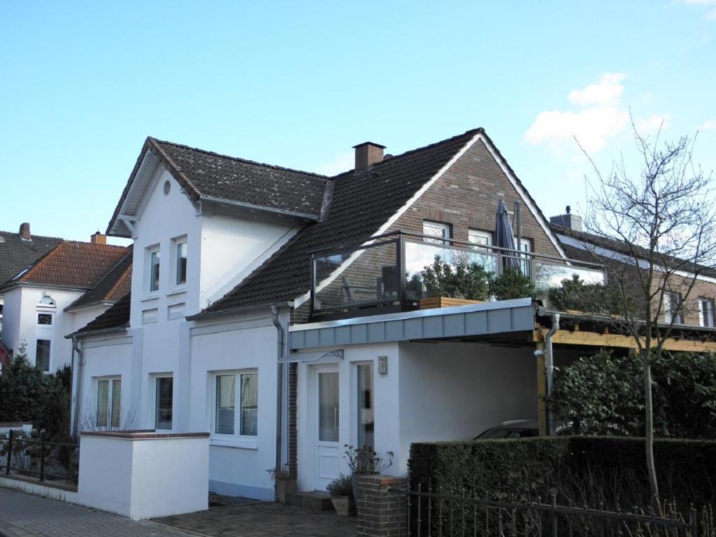 a white house with a black roof at Altstadtwohnung in Verden