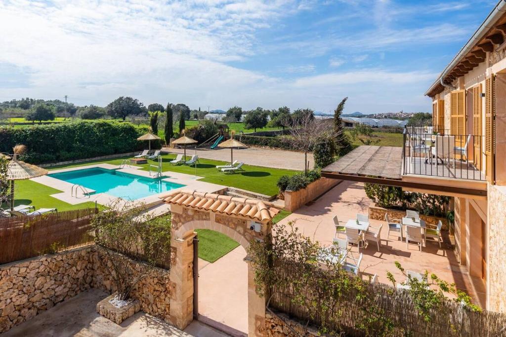 The swimming pool at or close to S'Hort Can Capità