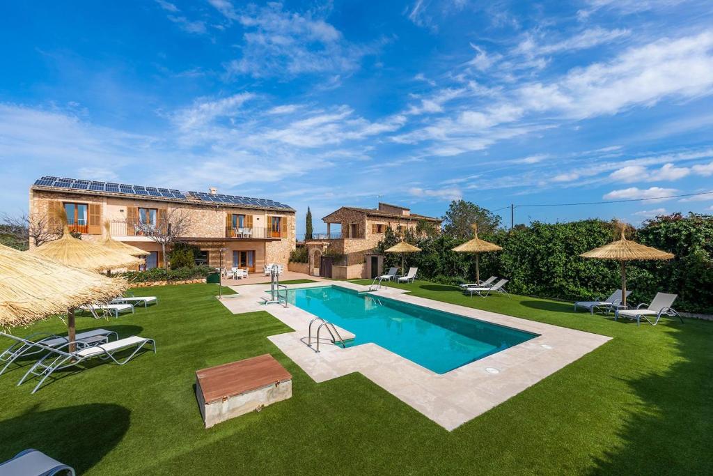 The swimming pool at or close to S'Hort Can Capità