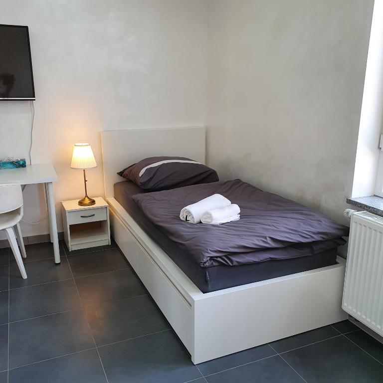 Pension Bad Soden / Apartment and Rooms - 带私人浴室的三室