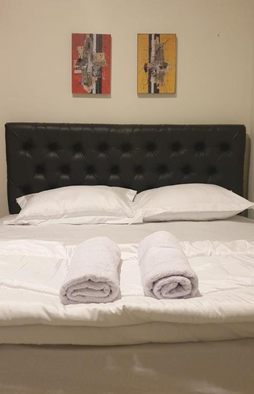 Postel nebo postele na pokoji v ubytování Alexandria12 Guest House