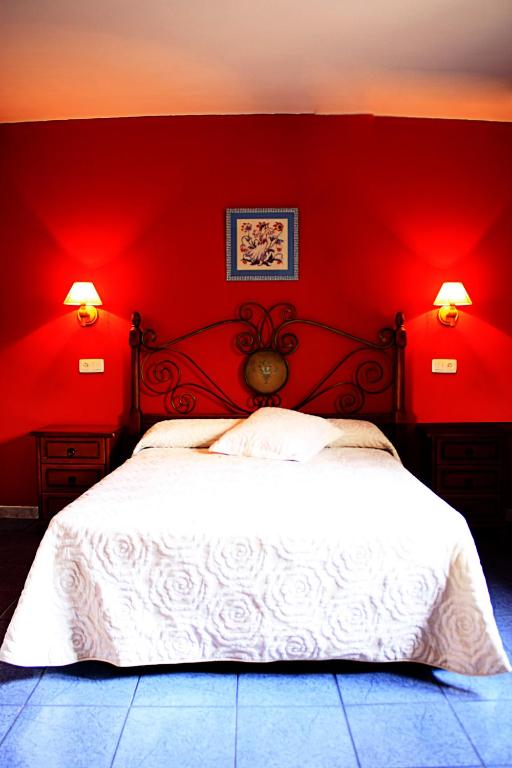Postel nebo postele na pokoji v ubytování Hostal Casa Lacreu