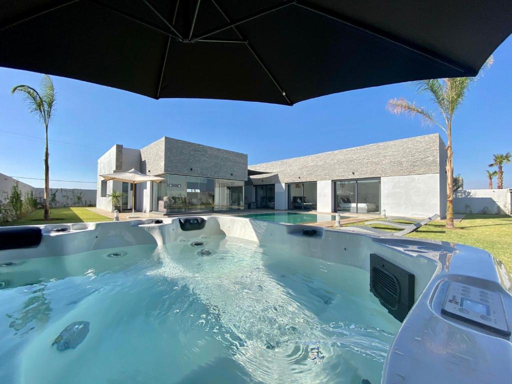 Πισίνα στο ή κοντά στο Villa softsun