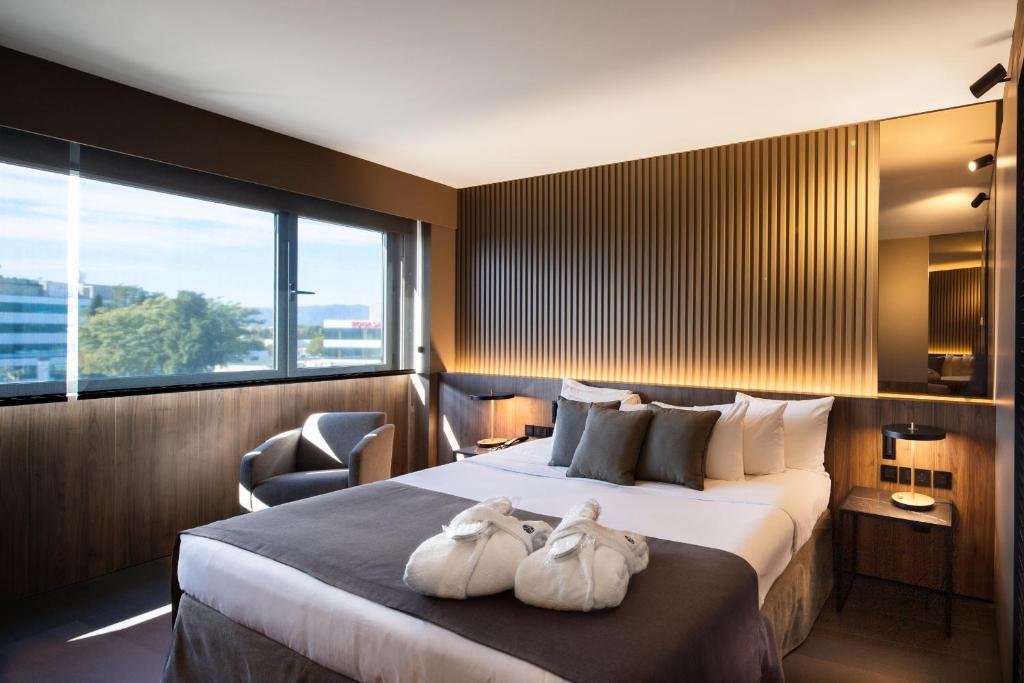 Posteľ alebo postele v izbe v ubytovaní BAH Barcelona Airport Hotel
