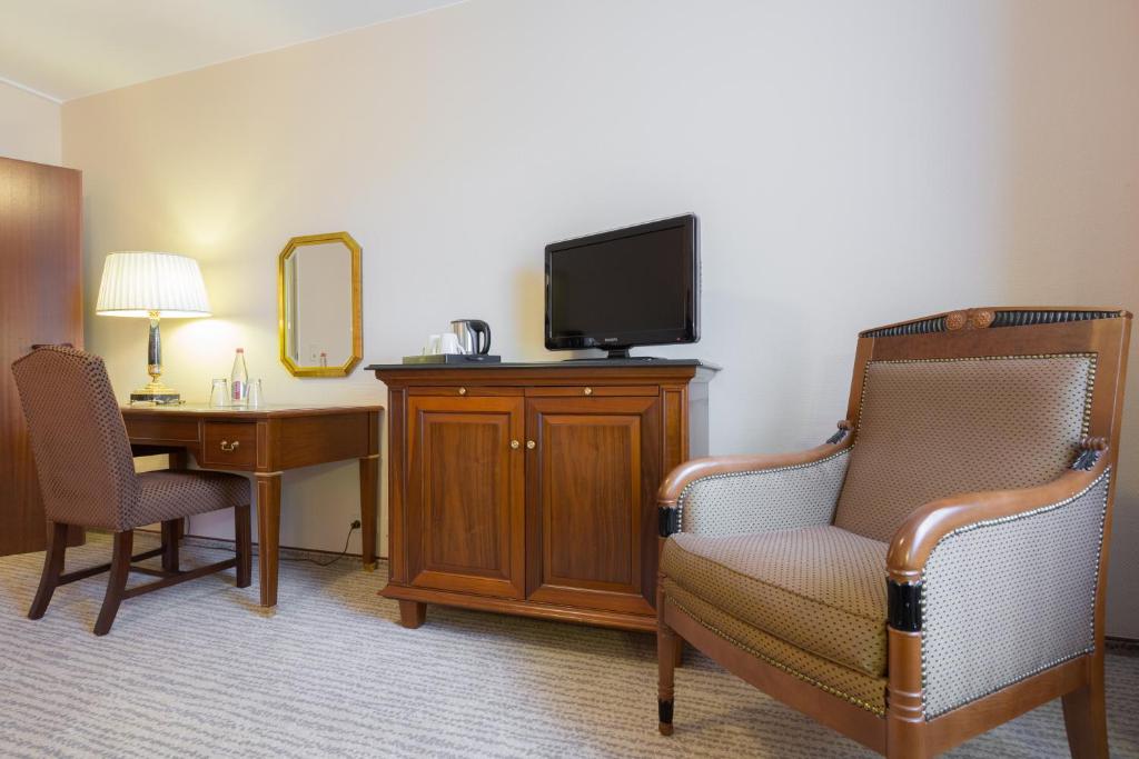TV a/nebo společenská místnost v ubytování Hotel Engel