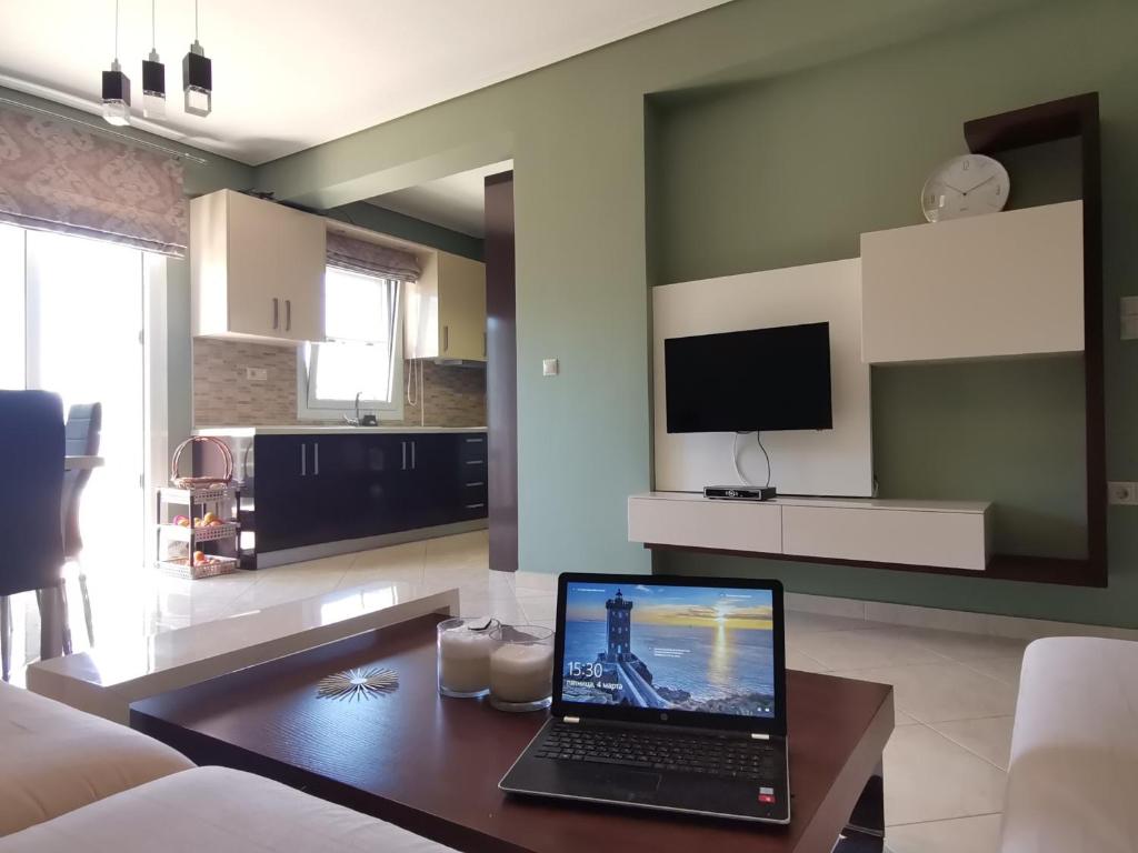 Quiet apartment in a private house, Loutraki (updated prices 2024)