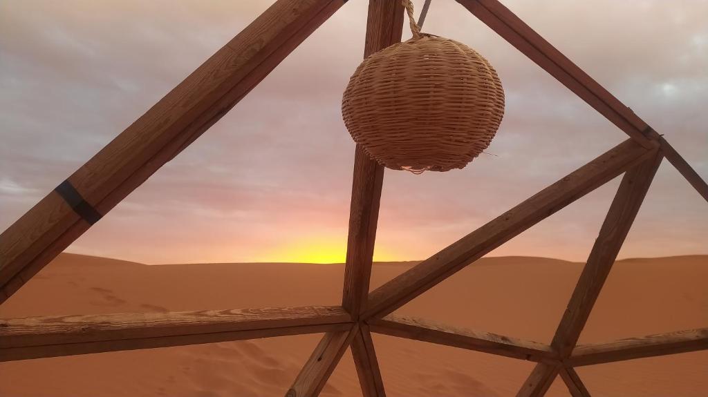 Východ nebo západ slunce při pohledu z luxury tent nebo okolí