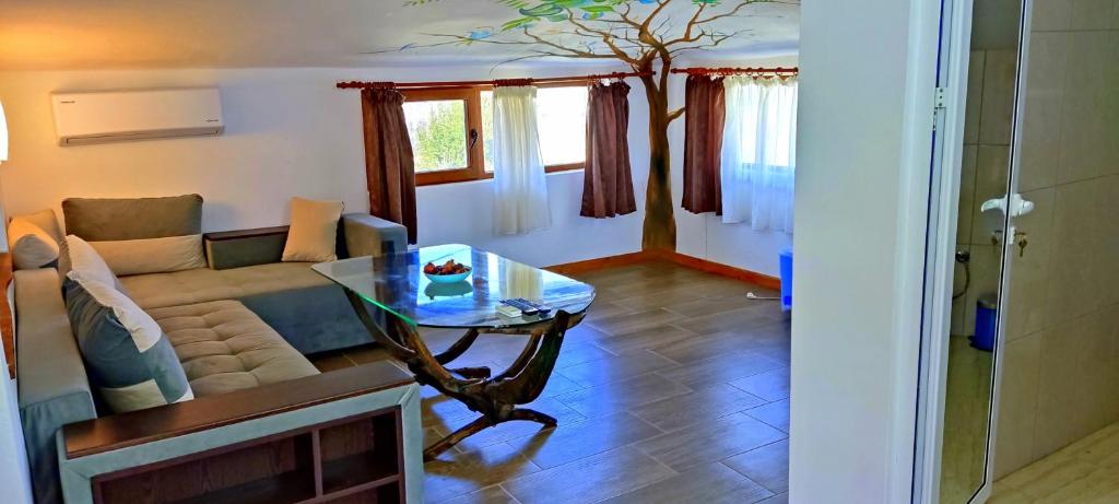 a living room with a couch and a table at АПАРТАМЕНТ АРГАНТОНЕ in Sinemorets