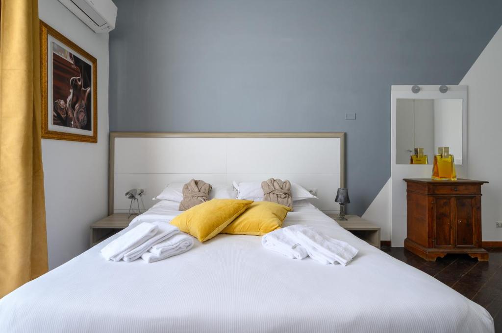 A bed or beds in a room at Relais Incantesimo Vaticano