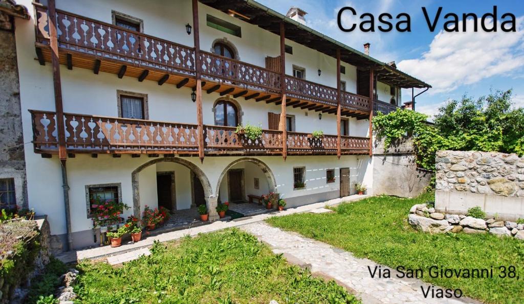 a large building with a balcony on top of it at Albergo Diffuso "Col Gentile" Socchieve in Priuso
