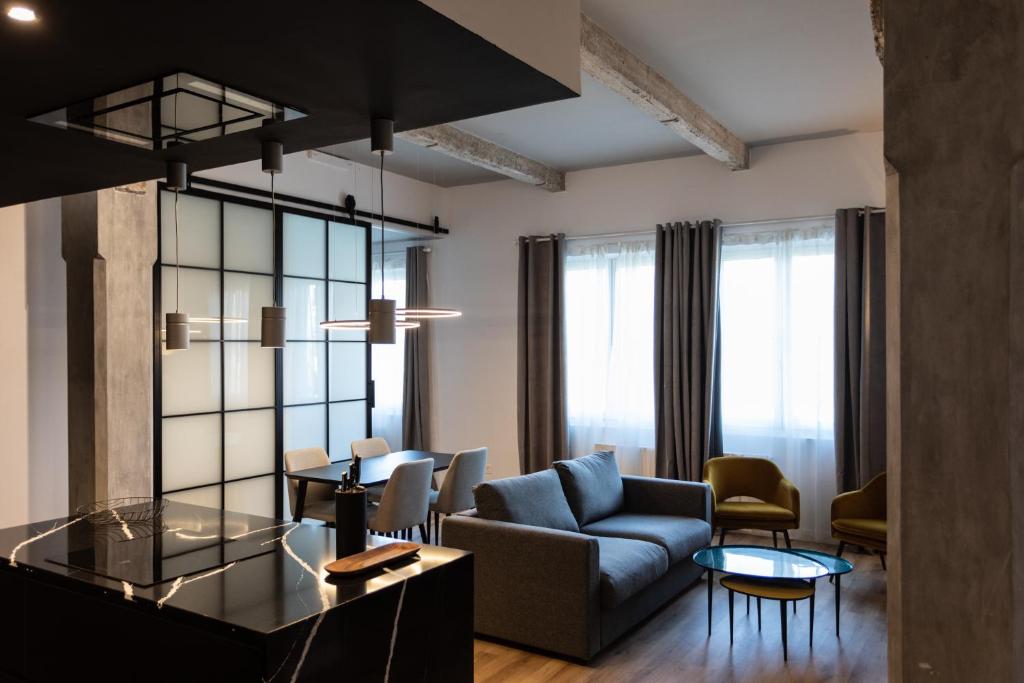 PISO DE DISEÑO CON VISTAS A LA RIA. - Two-Bedroom Apartment