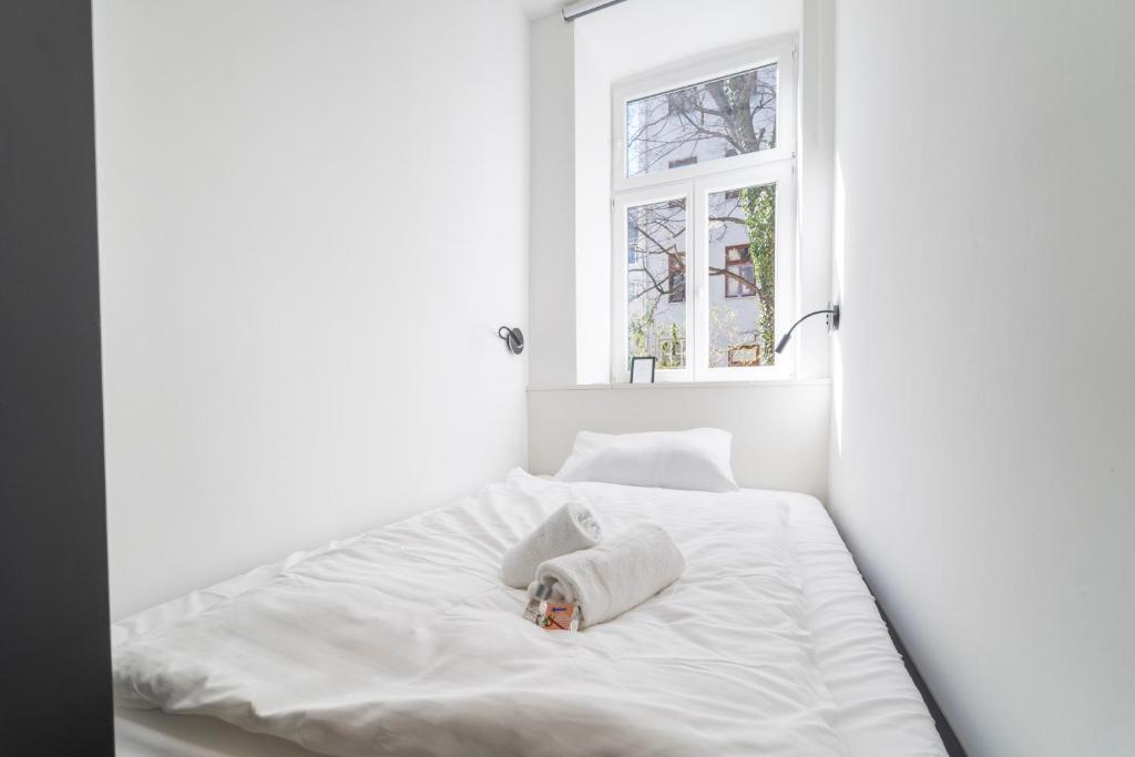 A bed or beds in a room at josef's home I Studio Mini I near UNO & VIC