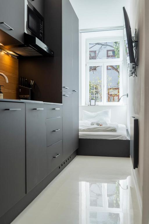 A kitchen or kitchenette at josef's home I Studio Mini I near UNO & VIC