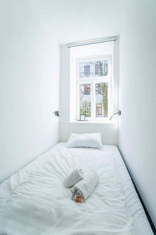 A bed or beds in a room at josef's home I Studio Mini I near UNO & VIC
